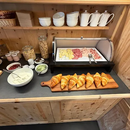 Pensiunina-Sent Bed & Breakfast 3*