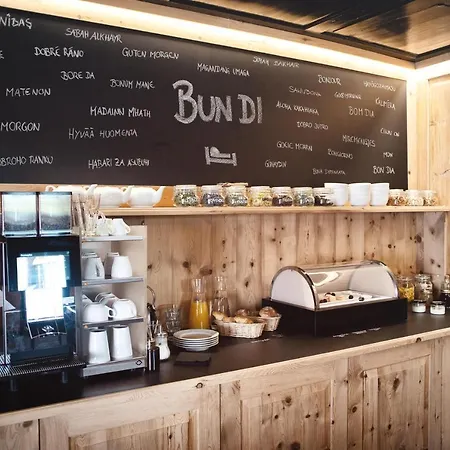 Bed & Breakfast Pensiunina - -
