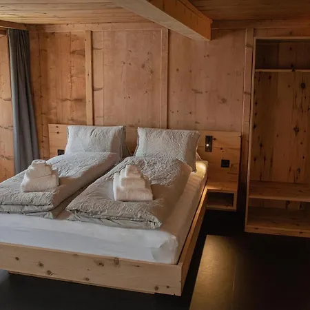 Bed & Breakfast Pensiunina - -