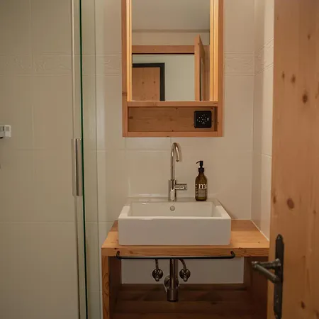 Bed & Breakfast Pensiunina - - *